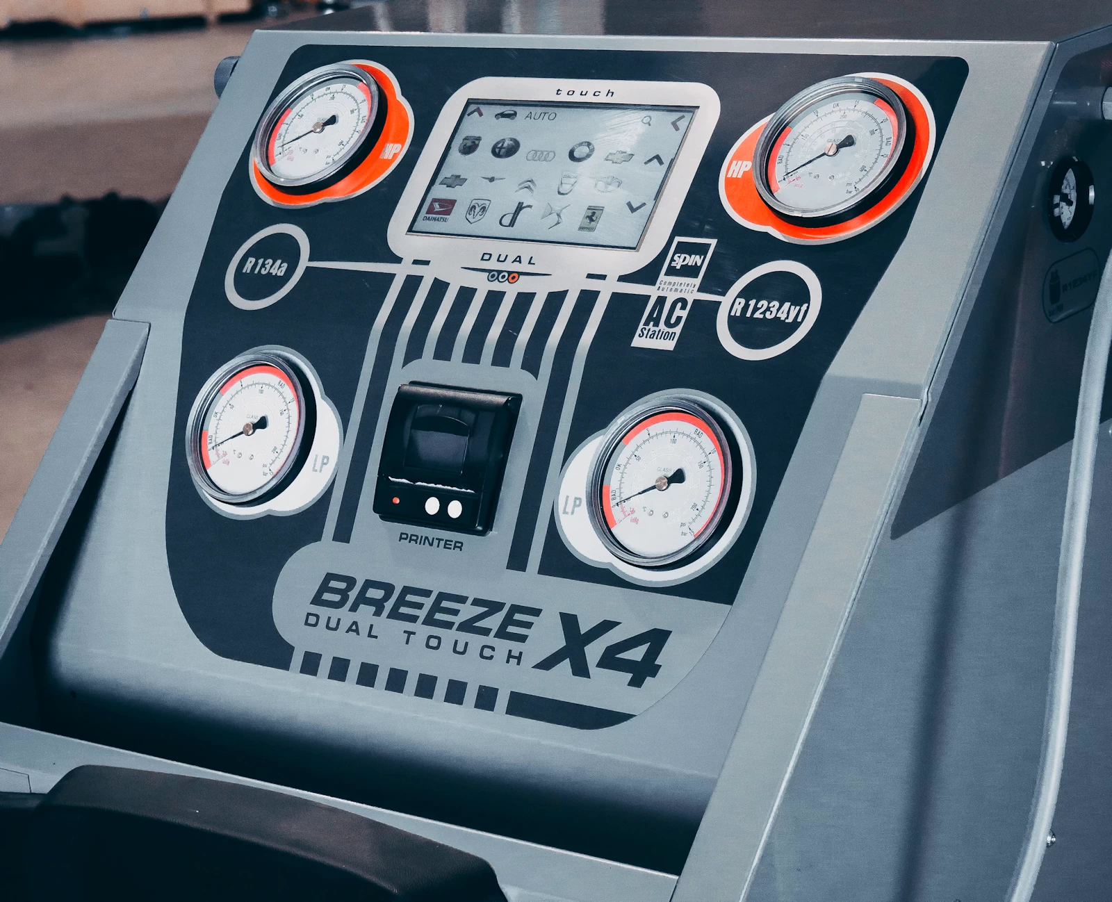 Climatizzatori Officina Autoriparazioni Lezza Garage small 